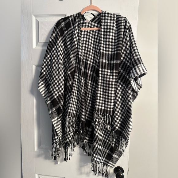 Shawl - Picture 1 of 2